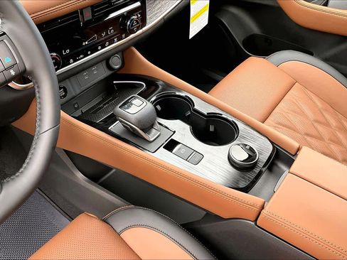 New 2026 Nissan Rogue Platinum image 7