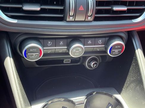 Used 2025 Alfa Romeo Giulia RWD image 24