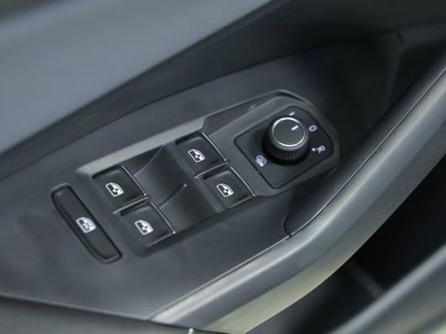 New 2025 Volkswagen Jetta SE image 32