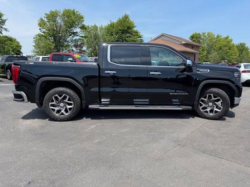 Used 2022 GMC Sierra 1500 SLT w/ SLT Premium Plus Package AWD/4WD image 4