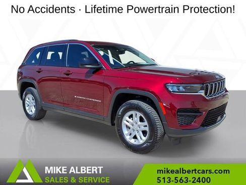 Used 2023 Jeep Grand Cherokee Laredo AWD/4WD image 1