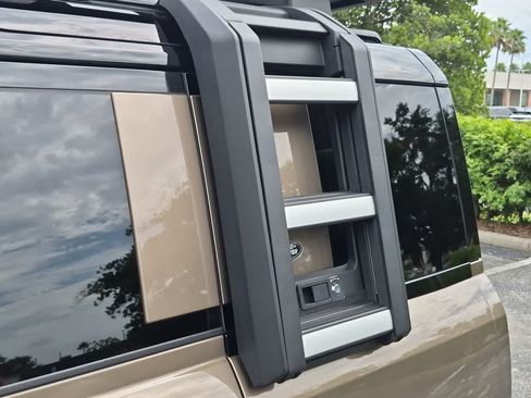 Certified 2023 Land Rover Defender 110 X-Dynamic SE AWD/4WD image 36