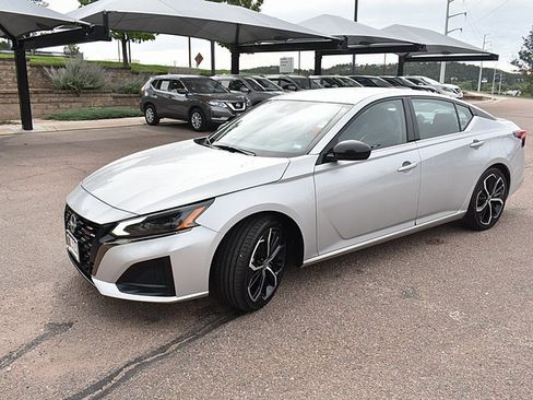 Certified 2023 Nissan Altima 2.5 SR image 3