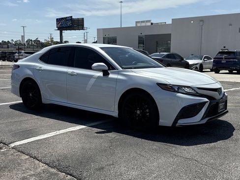 Used 2024 Toyota Camry XSE FWD image 3