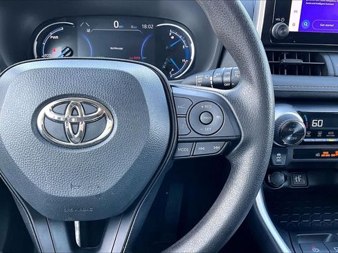 Used 2025 Toyota RAV4 XLE AWD/4WD image 24