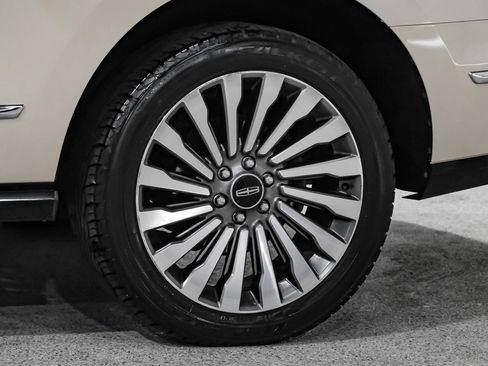 Used 2018 Lincoln Navigator Select w/ Technology Package image 59