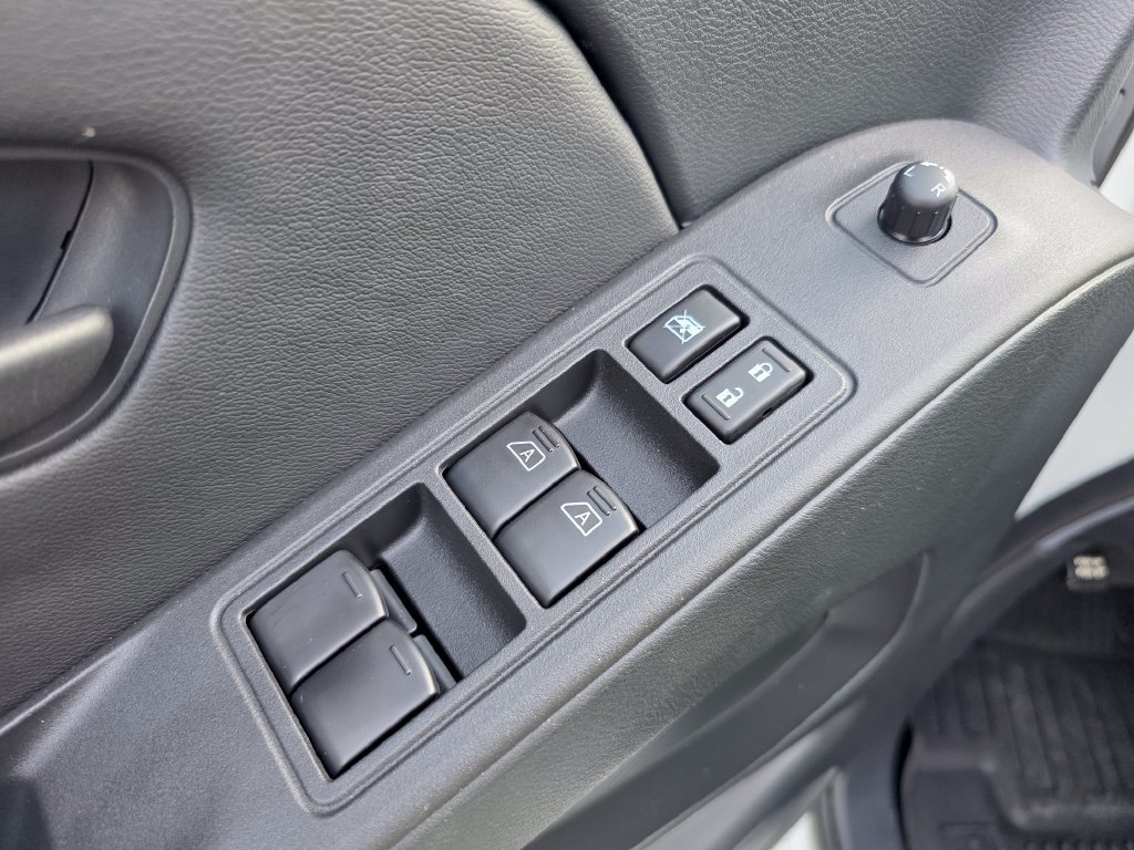 Used 2026 Nissan Frontier SV w/ All-Weather Content Package AWD/4WD image 19