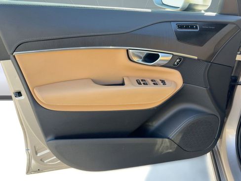 Certified 2024 Volvo XC90 B6 Ultimate w/ Protection Package Premier image 21