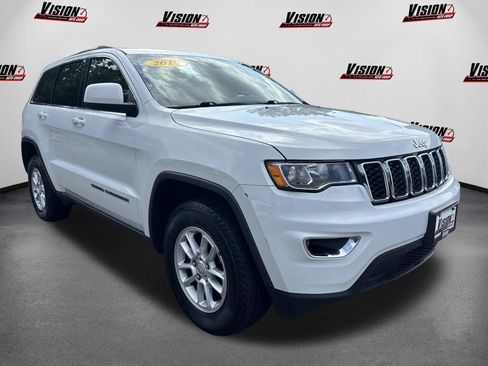 Used 2019 Jeep Grand Cherokee Laredo AWD/4WD image 3