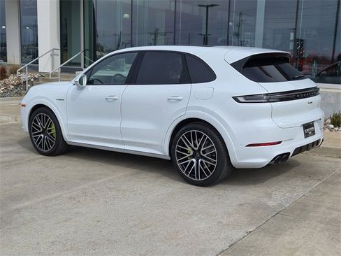 New 2025 Porsche Cayenne Turbo image 3