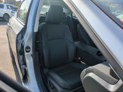 Used 2024 Lexus ES 300h w/ Premium Package image 31