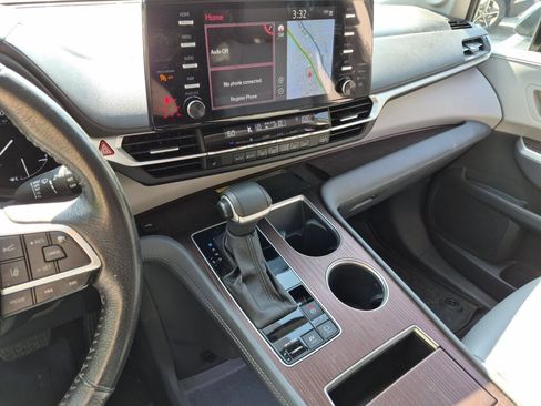 Used 2024 Toyota Sienna XLE w/ XLE Plus Package AWD/4WD image 21
