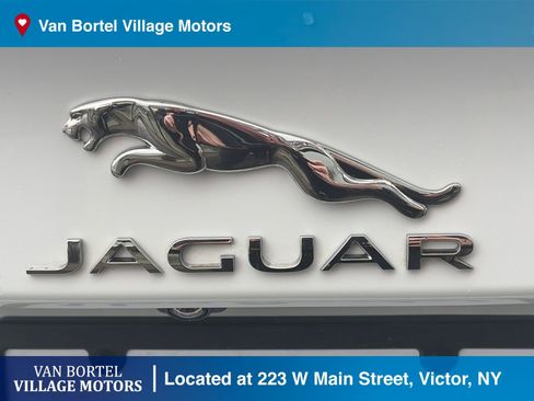 Used 2020 Jaguar XE S image 10