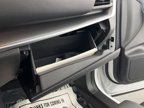 Used 2025 Nissan Rogue SV w/ SV Premium Package FWD image 39