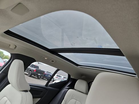 New 2026 Volvo XC40 B5 Ultra w/ Protection Package Premier image 12