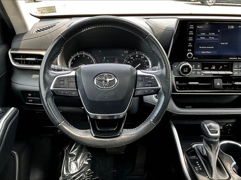 Used 2021 Toyota Highlander XLE image 5