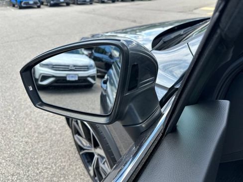 Certified 2022 Volkswagen Tiguan SEL R-Line AWD/4WD image 15