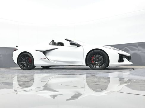 Used 2024 Chevrolet Corvette Z06 RWD image 33
