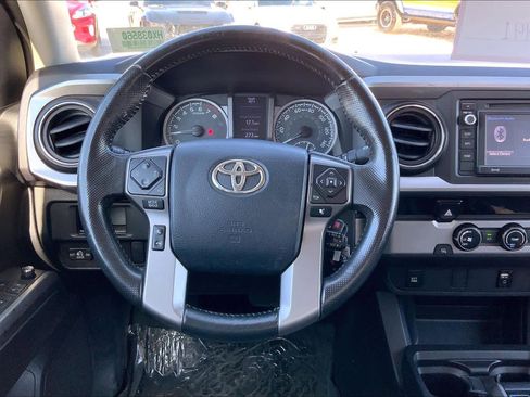 Used 2017 Toyota Tacoma SR5 image 6