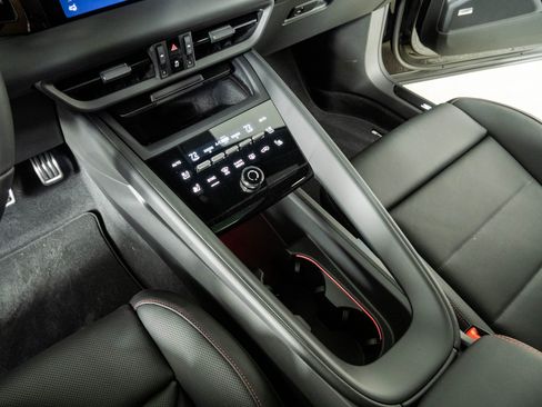 New 2026 Porsche Macan 4S Electric AWD/4WD image 18