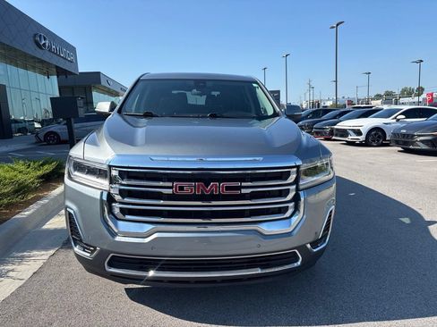 Used 2023 GMC Acadia SLE FWD image 3