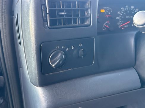 Used 2001 Ford F250 XLT image 12