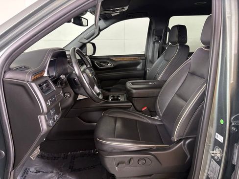 Used 2023 Chevrolet Suburban Premier RWD image 17