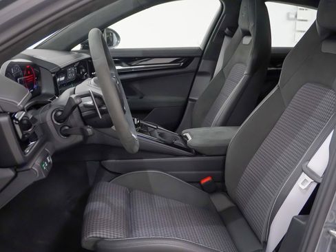 Certified 2025 Porsche Panamera 4 image 5