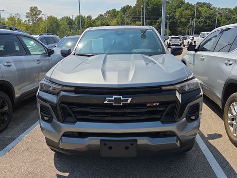 Used 2023 Chevrolet Colorado Z71 w/ Z71 Convenience Package 2 AWD/4WD image 3