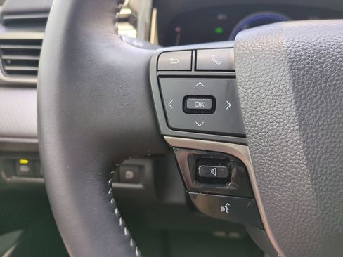 Used 2025 Toyota Camry SE FWD image 27