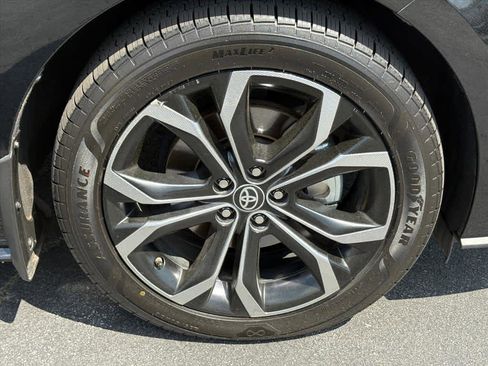 Used 2025 Toyota Sienna Platinum FWD image 32