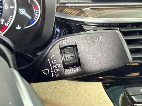 Used 2019 BMW 530i w/ Convenience Package RWD image 29