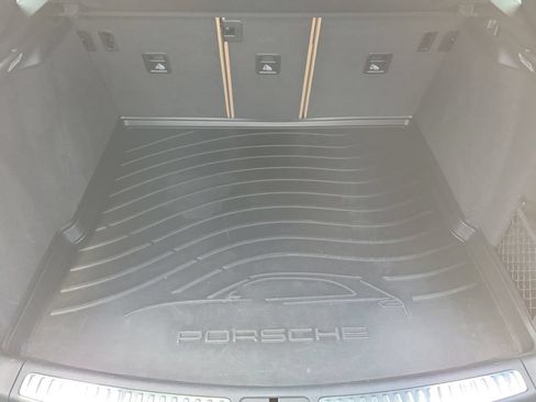 Certified 2023 Porsche Macan AWD/4WD image 17