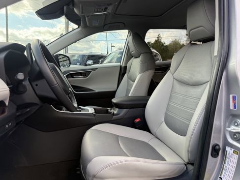 Used 2024 Toyota RAV4 Limited image 13