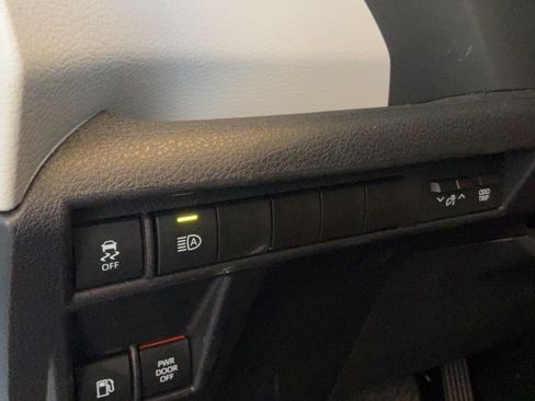 Used 2026 Toyota Sienna XLE FWD image 16