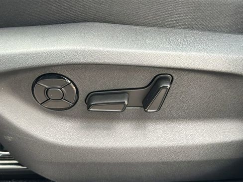 New 2026 Volkswagen Tiguan SE R-Line image 18