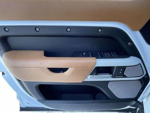 Used 2023 Land Rover Defender 130 X-Dynamic SE image 16