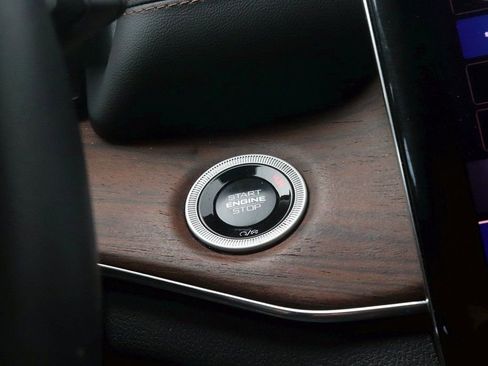 Used 2025 Jeep Grand Cherokee Summit image 24