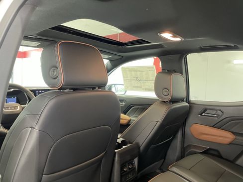 New 2025 GMC Canyon AT4 w/ Nightfall Edition image 10