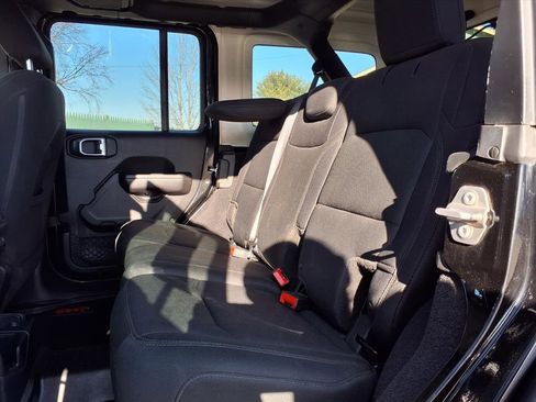 Used 2018 Jeep Wrangler Unlimited Sport S image 7