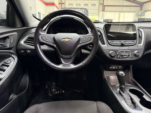 Used 2019 Chevrolet Malibu RS FWD image 21