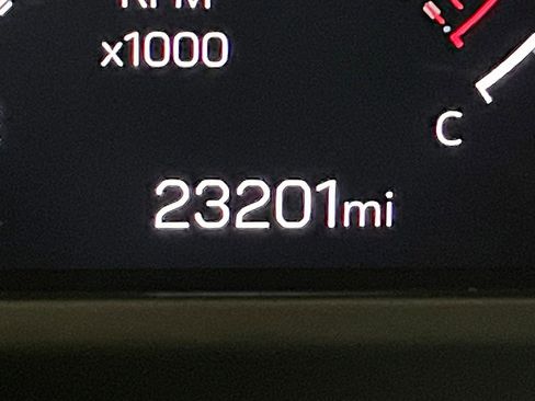 Used 2025 GMC Acadia Elevation image 6