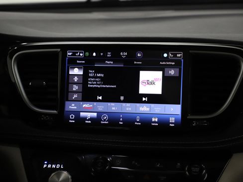 Used 2023 Chrysler Pacifica Limited FWD image 16