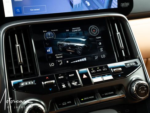 Used 2026 Lexus LX 600 4WD w/ Accessory Package (2T) image 22