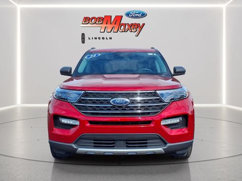Used 2023 Ford Explorer XLT w/ Equipment Group 202A AWD/4WD image 2