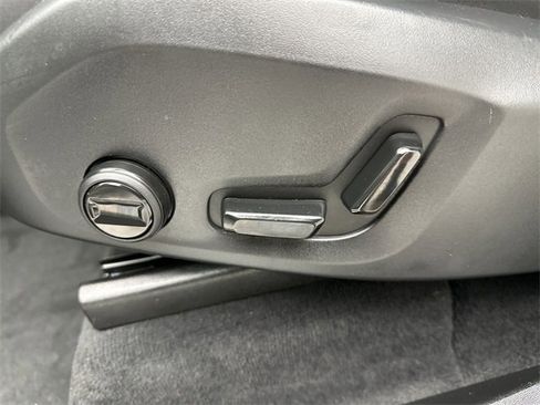 Used 2025 Volvo XC90 B6 Plus w/ Protection Package Premier image 12