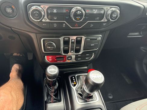 Used 2018 Jeep Wrangler Unlimited Rubicon AWD/4WD image 18