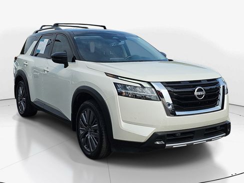 Used 2023 Nissan Pathfinder SL w/ SL Premium Package FWD image 2