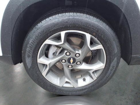 Certified 2024 Chevrolet Trax LT w/ Driver Confidence Package image 11