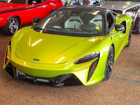 Used 2023 McLaren Artura image 10